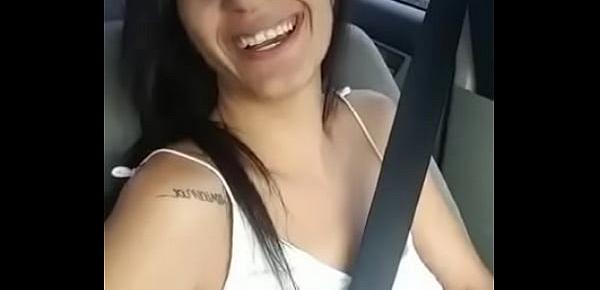  Namorada se masturbando no carro